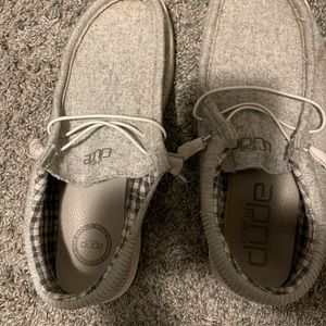 Size 11 Hey dude exclusive from Buckle! Hey dude shoes